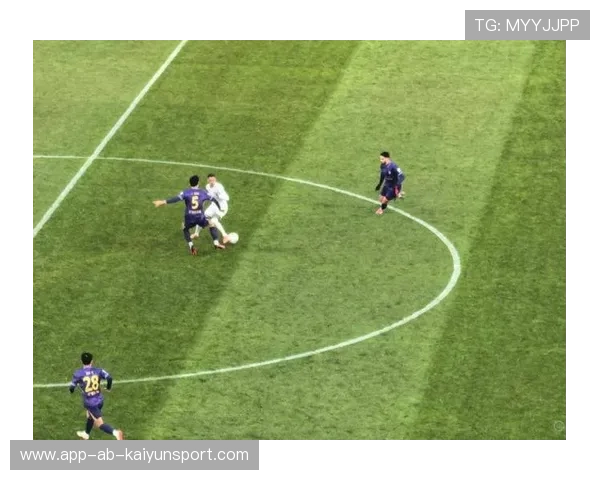 重庆铜梁龙迪马塔连续变向假动作，防守被晃得重心全丢